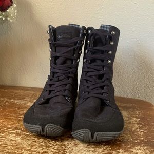 Wildling lace up barefoot boots